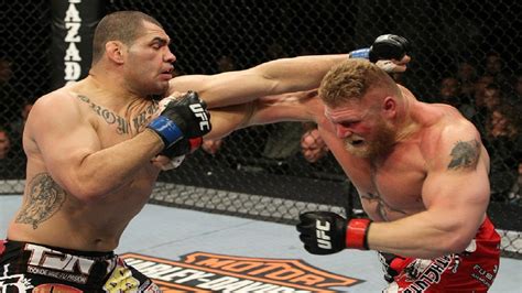 Brock Lesnar vs. Cain Velasquez, UFC 121 .